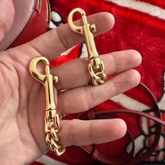 Coach Heart-Shaped Pink Crossbody Bag with Gold Accents - Picture 9 of 10